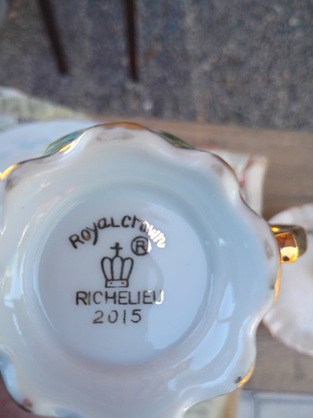Vintage Collectibles – Antique Crystal, Tea Sets & Rare Finds